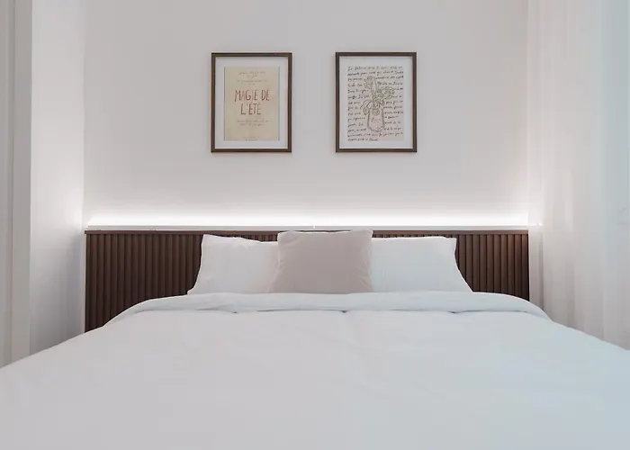 센트럴강남주차가능한3room빌라2호선9호선 Appartement